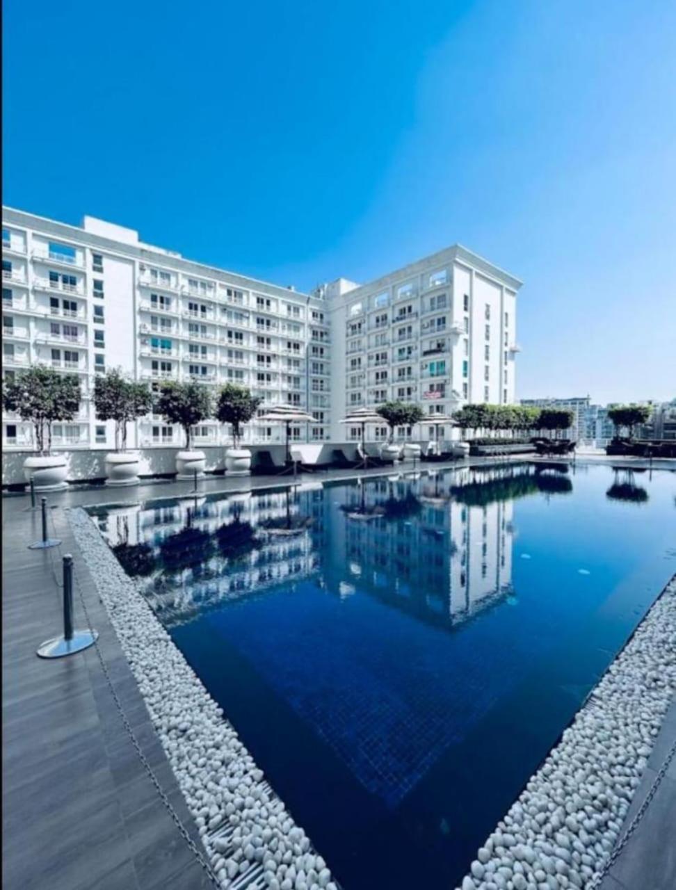 Dolphin Inn & Suites Manhattan Лакхнау Экстерьер фото