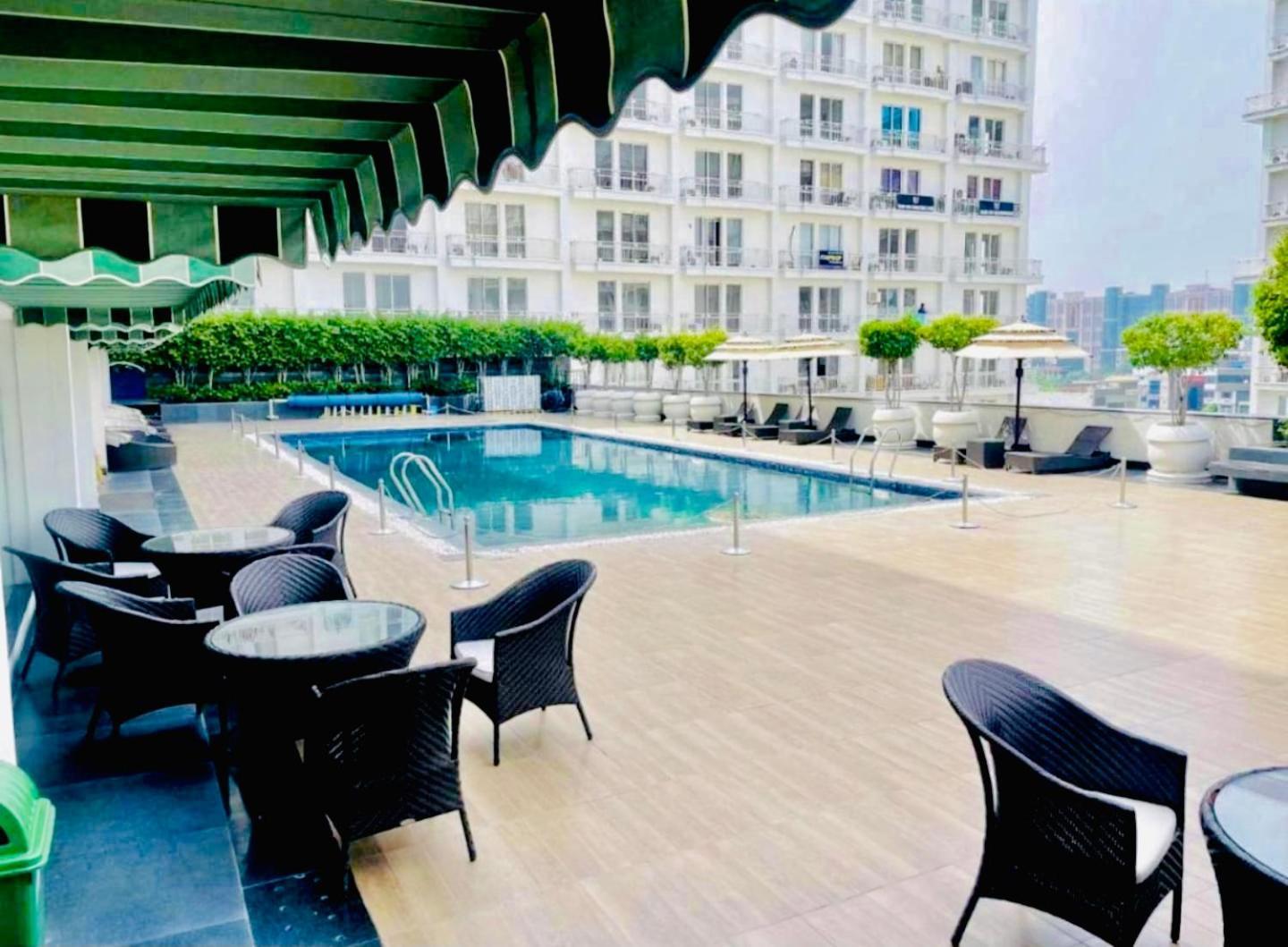 Dolphin Inn & Suites Manhattan Лакхнау Экстерьер фото